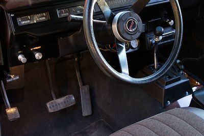 73 Scout II orange dash brakes detail